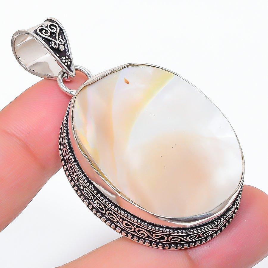 

Natural Mother Of Pearl Gemstone 925 Sterling Silver Jewelry Pendant 2.29 C5y31