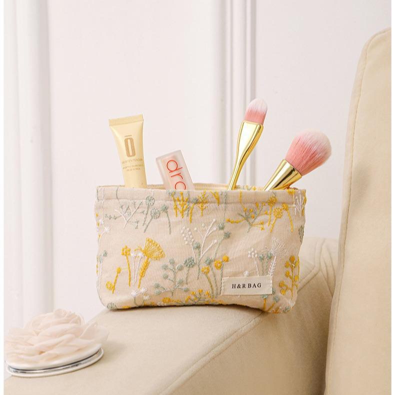 Embroidered Ramie Cotton & Linen Cosmetic Bag - Portable Canvas Storage for Lipstick and Skincare