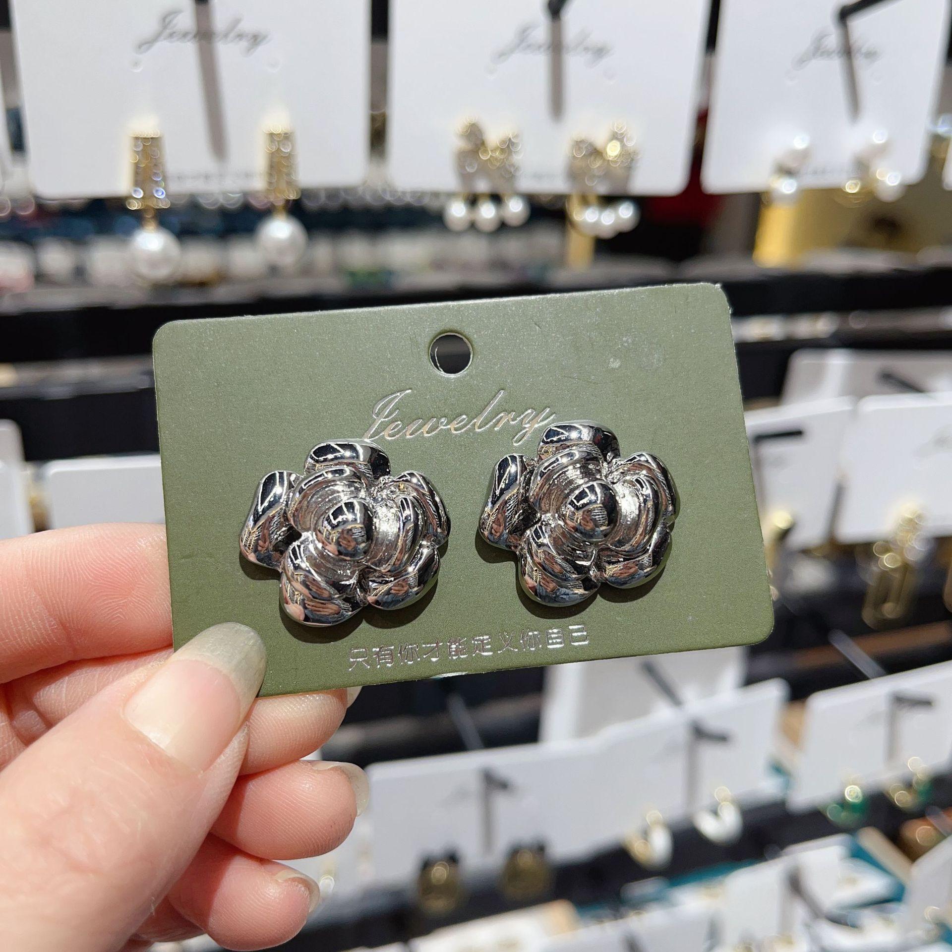 

Silver needle retro medieval metal color three-dimensional rose stud earrings camellia niche temperament silver needle earrings women