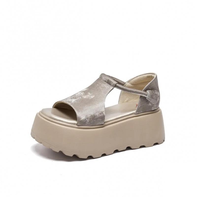 

French simple open-toed sandals women s outer wear 2025 summer new thick-soled heightening muffin comfortable Roman beach shoes 40 шампанского