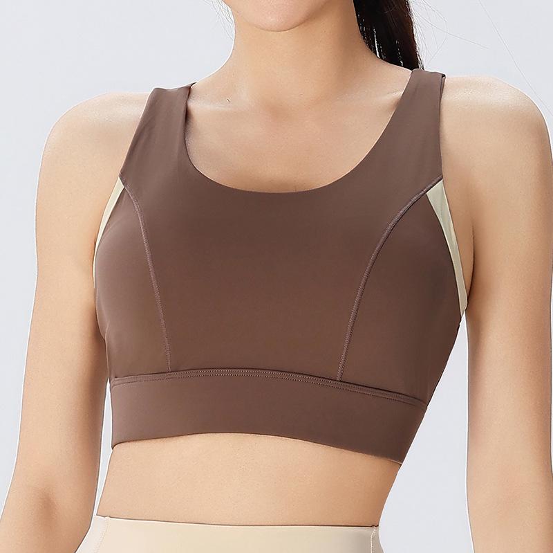 Bezešvá vyztužená sportovní podprsenka s vysokou oporou, zapínáním vzadu a krásným designem zad