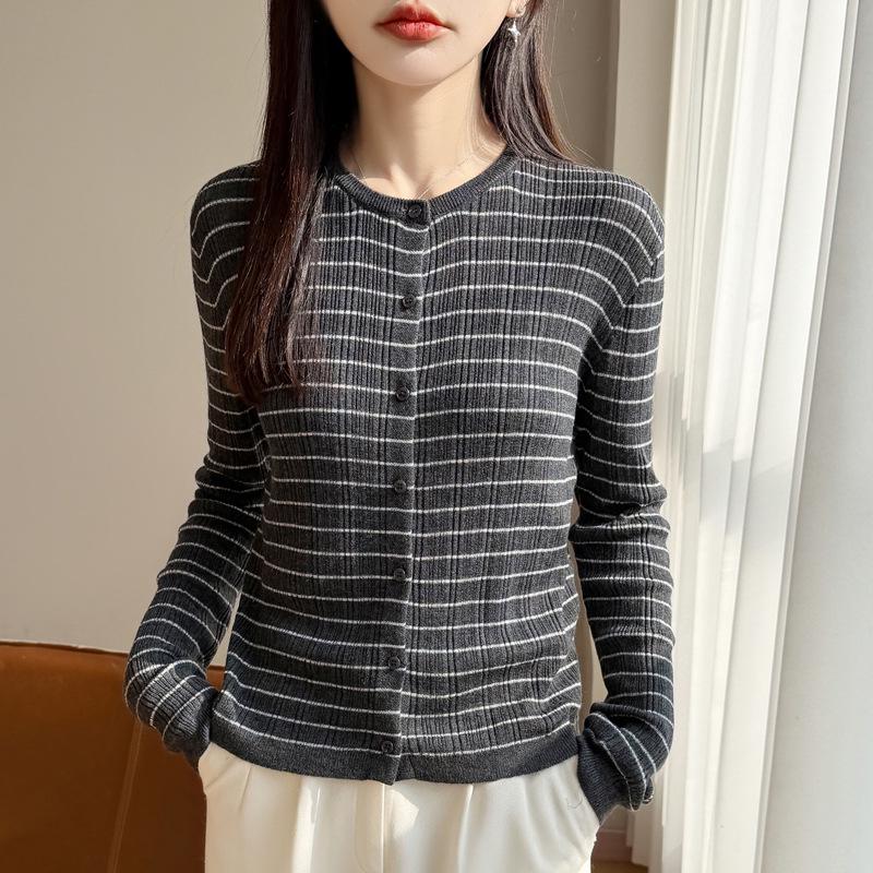 

Fine Wool Crew Neck Cardigan & Color Block Stripe Camisole Vest Two-Piece Set - Spring/Autumn 2026 Medium темно-серого