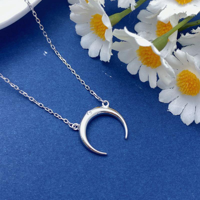 New Style S925 Silver Moon Pendant Necklace - Fashionable, Simple Women's Jewelry for Everyday Wear