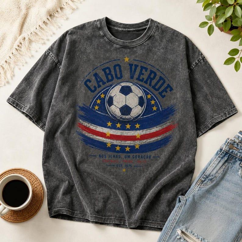 2026 Hot Sale Summer Fashion Trendy Tee Vozinha Holding Cabo Verde Flag Radial Circle Star Vintage Acid Wash Cotton T-shirt