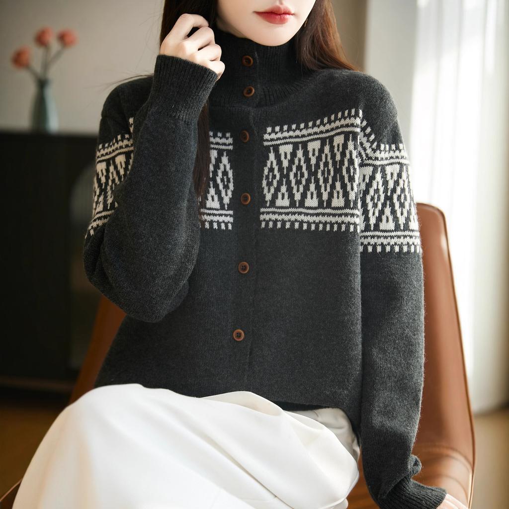 Plum Blossom Blouse with High Collar and Three-dimensional Pattern, Soft and Cozy, Suitable for Wearing in Autumn and Winter As An Outer Garment.