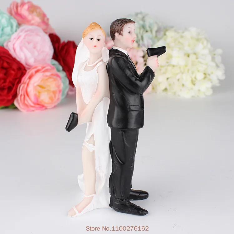 Funny Wedding Cake Toppers Dolls Romantic Bride And Groom Figurines Stand Topper Decoration Supplies Marry Resin Figurine