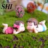 2Pcs Cute Lovers Boy Girl Lying On Front Miniature Garden Bonsai Dollhouse Decor
