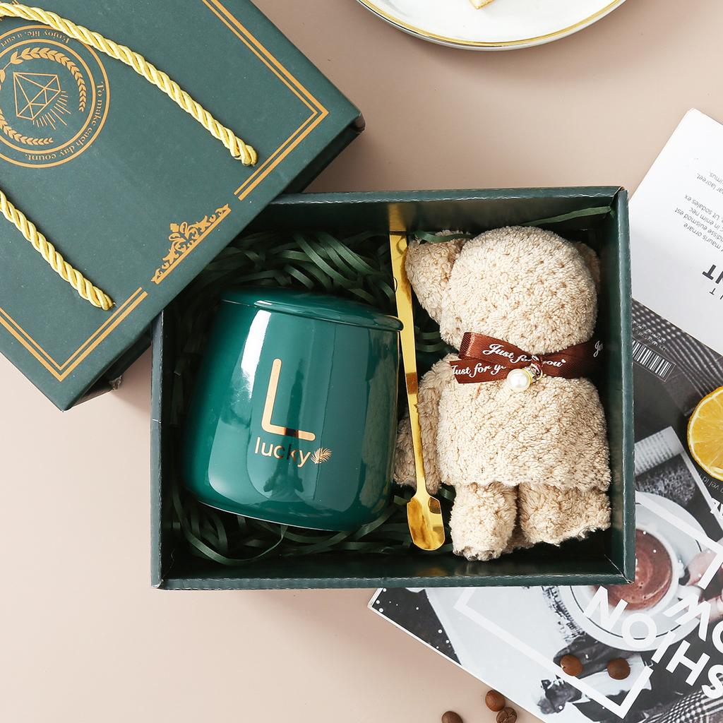 Simple and Fashionable Ceramic Mug, Portable Gift Box, Towel Bear Souvenir, Opening Practical Gift, Water Cup Set.