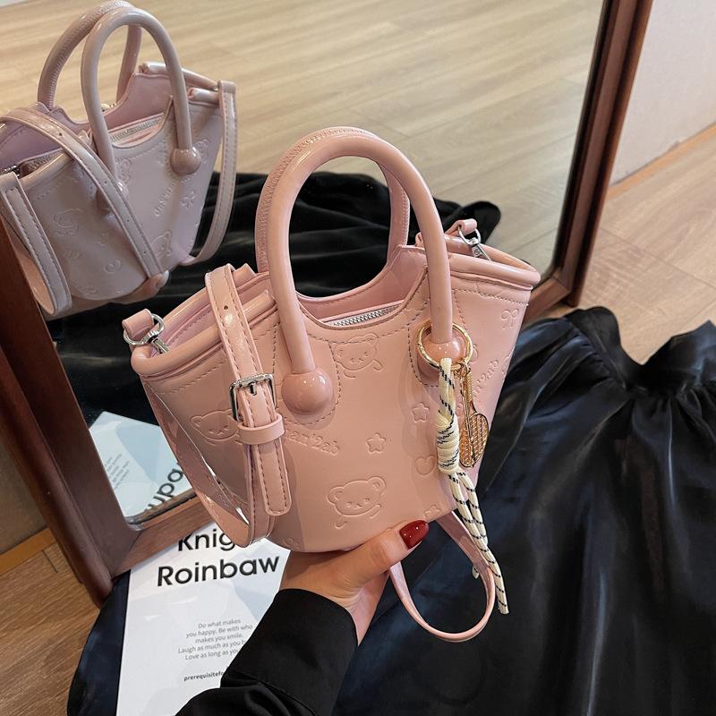 Premium hand bucket bag 2025 spring new fashion simple versatile shoulder bag trendy casual messenger bag
