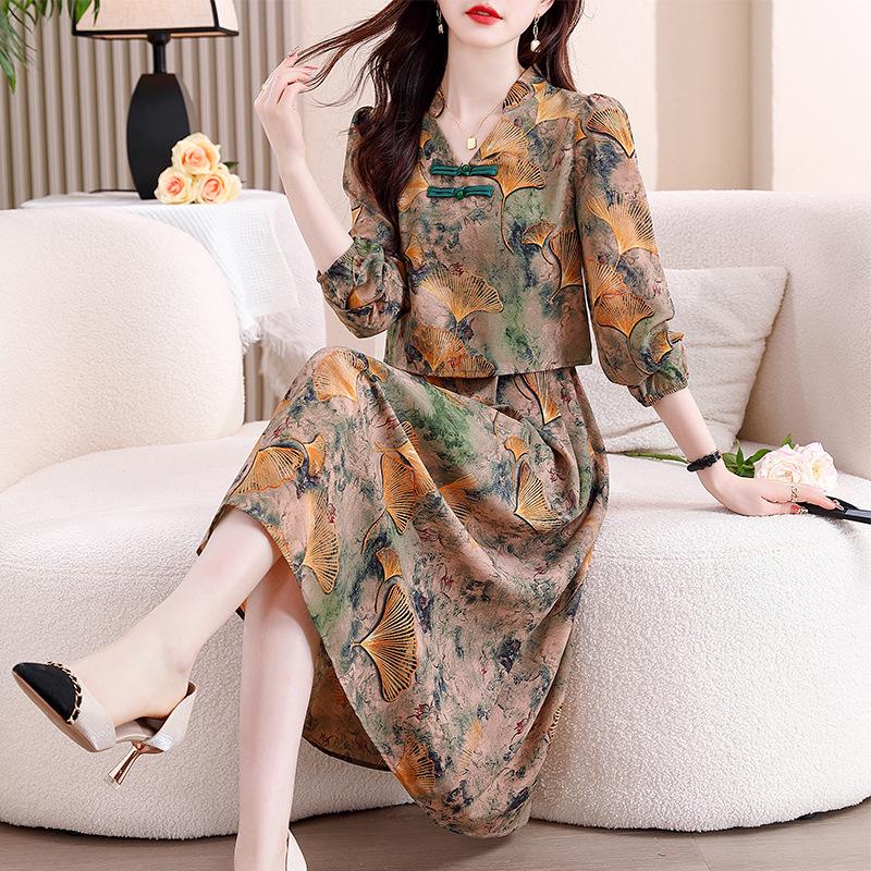 

Осеннее женское платье в стиле ретро в китайском стиле 2024 года с модными пуговицами и имитацией двух частей 4X Large