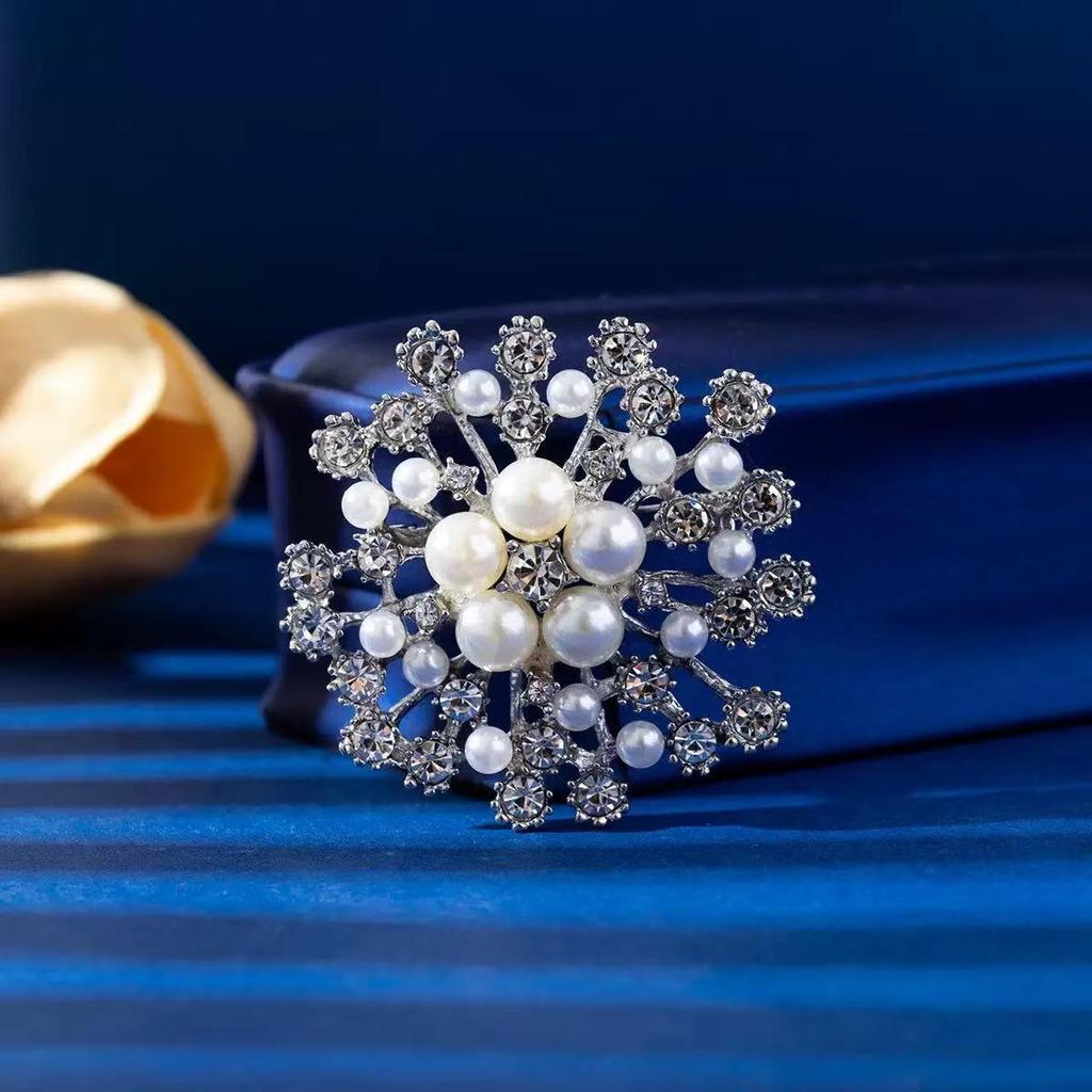 Large Rhinestone Pearl Snowflake Brooches Christmas Snow Brooch Crystal Pin Women Fashion Jewelry