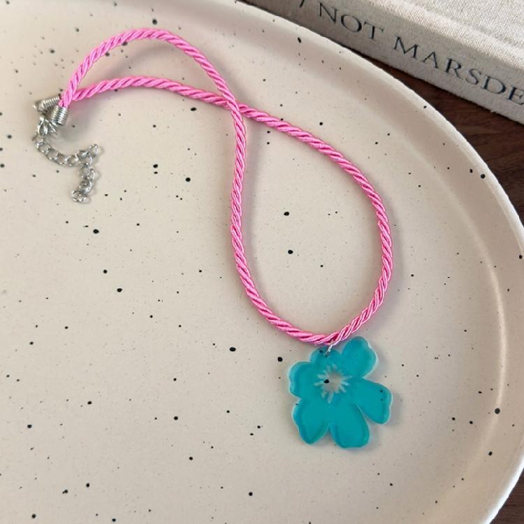 Fashionable Blossoms Pendant Necklace In Sturdy Cord Acrylic Materials With Adjustable Chain for Versatile Styling