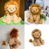 León de peluche con pelaje ondulado, ideal como regalo para niñas y para coleccionistas.