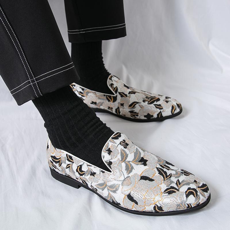 Men’s Printed Flats Loafers Dress Monks Shoes Men Slip on Pointed Toe Tuxedo Rock Club Shoes Plus Size