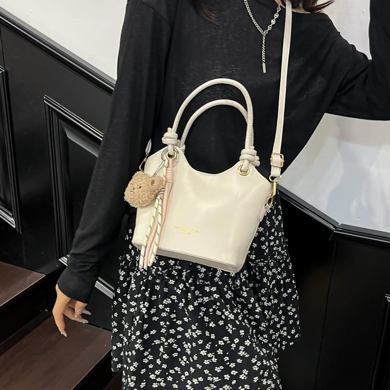 Popular Texture Portable Bucket Tote Bag New Spring and Summer Fashion Versatile Commuter Shoulder Messenger Bag