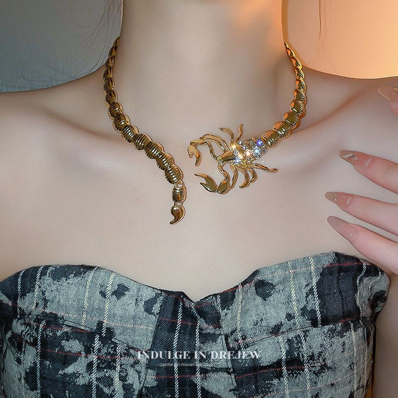 Fashion Open Collar Women's Necklace Light Luxury Minority Clavicle Chain Women's Fancy 2025 New Arrival Best Selling Necklace Accessories