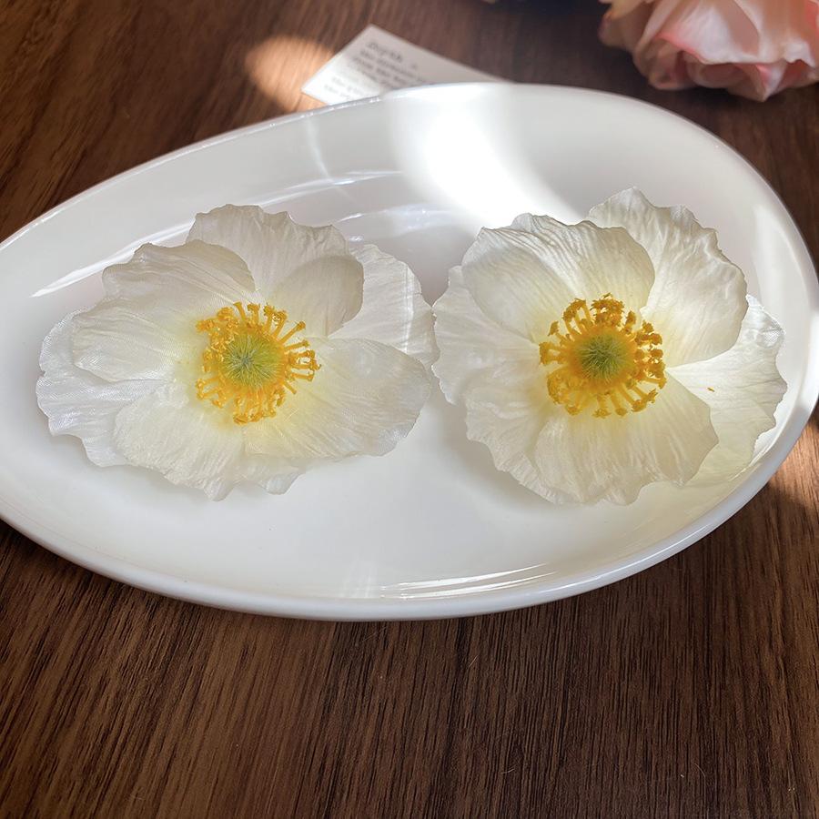 Small fresh yellow mesh flower earrings summer sweet light luxury stud earrings vacation style high-end earrings