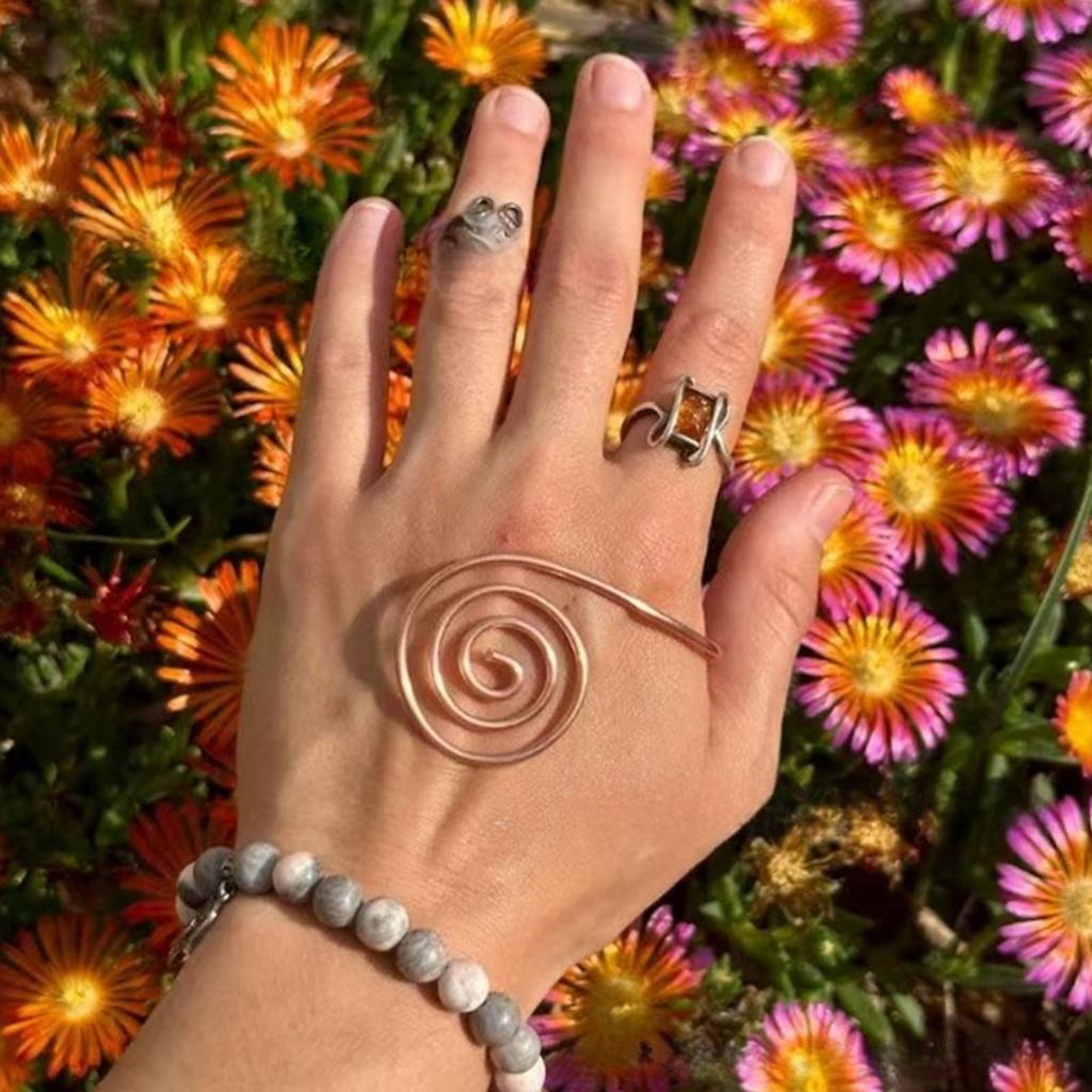 Flexibler Kupfer-Spiral-Handring Natürlicher Energieverstärker Verstellbare Größen Metalltextur für tägliche Energieerdung