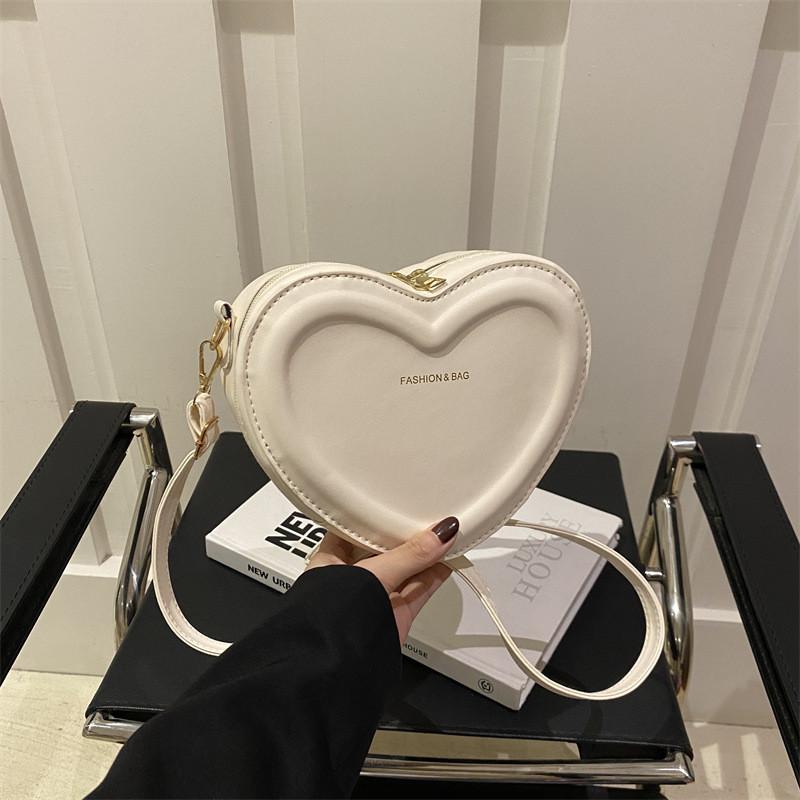Trendy Pu Leather Heart Bag For Girls In Soft Colors Ideal For Everyday Fashion