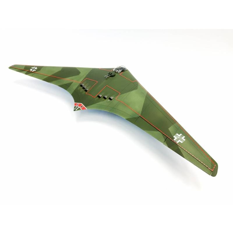 Rocket Models Fist of War Series German Transcontinental Super Bomber Horten Plastic Model 47046 1/72 H.18A