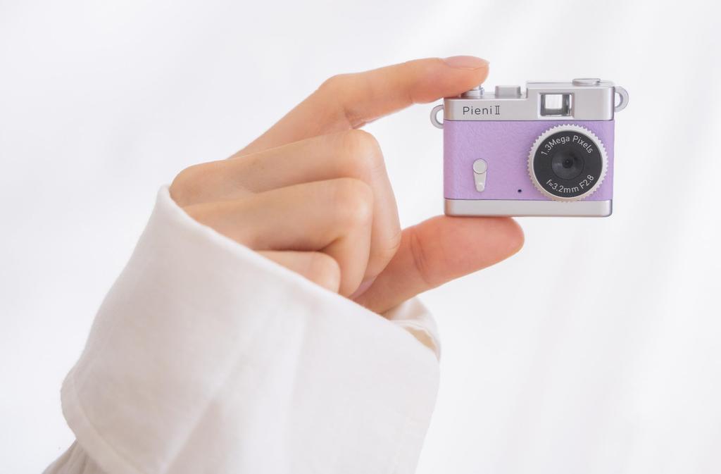 [Amazon.co.jp Exclusive] Kenko Pieni II Lilac Digital Toy Camera with Keychain, 1.31 Megapixels, Photo and Video Capability, MicroSD Card Slot, 446850
