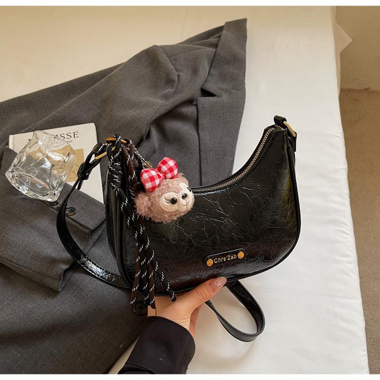 Underarm bag women's autumn and winter 2025 new fashion niche design shoulder messenger bag high-end women's dumpling bag