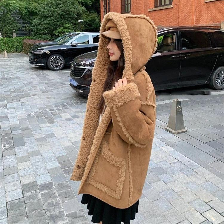 Vintage Lamb Wool Coat Women Winter Warm Loose Thickened Faux Fur Jacket with Horn Buttons