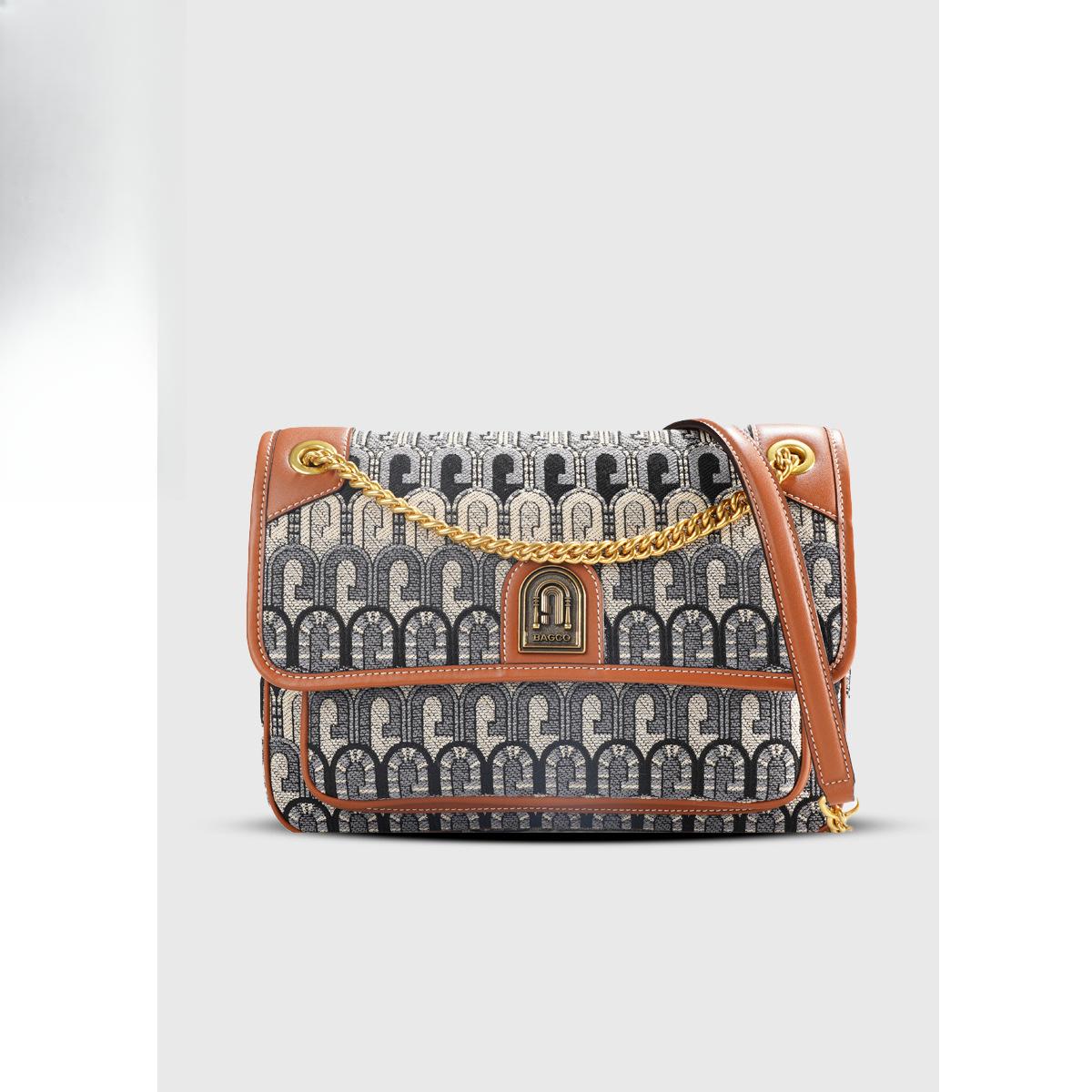 

Маленькая квадратная сумка кроссбоди из жаккардовой ткани G-образной формы 27*6.5*19 коричневый