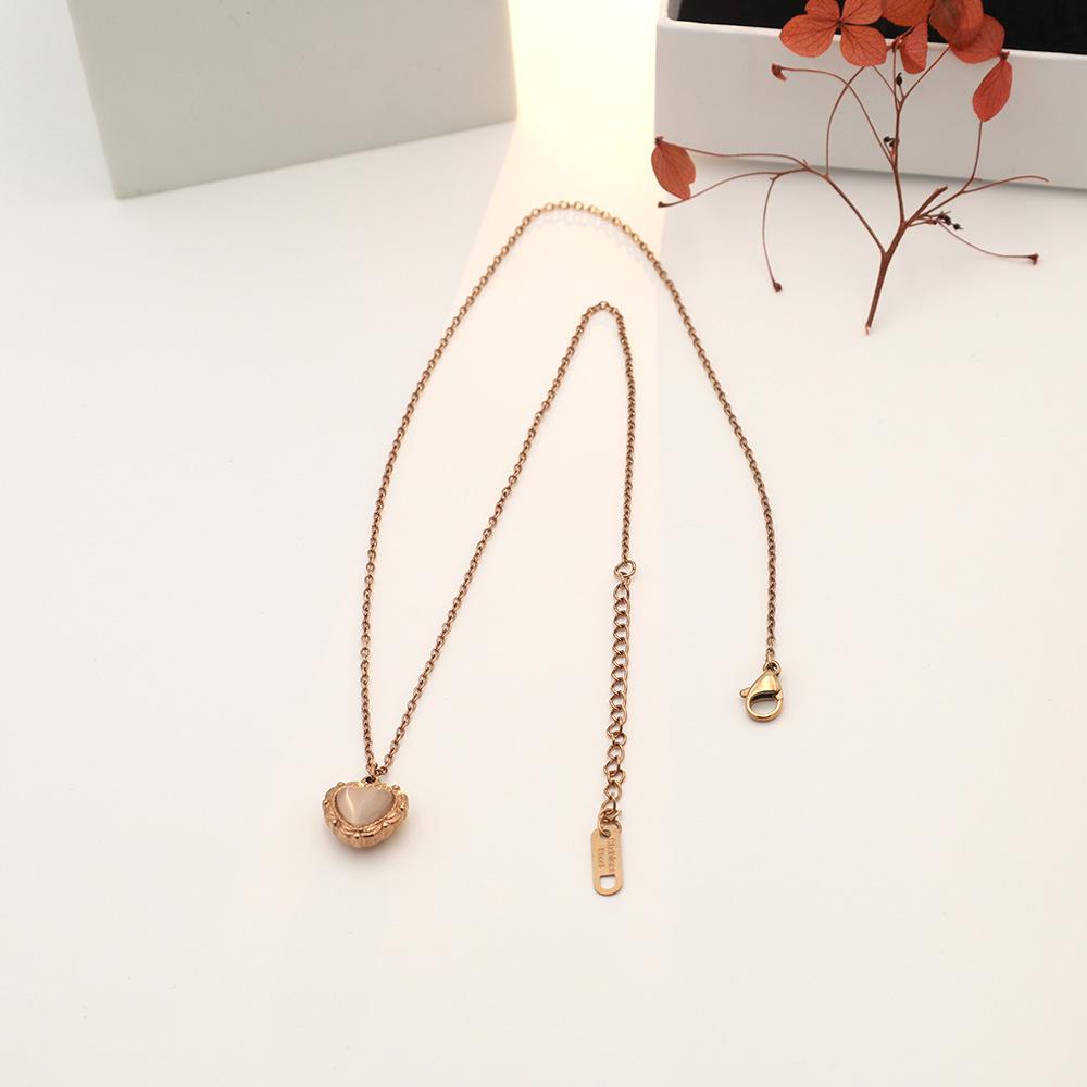 French Retro Lace Cat's Eye Heart Necklace - Versatile Titanium Steel Clavicle Chain for Women