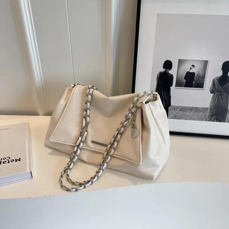 Casual Soft Surface Large Capacity Bag Women 2024 New Popular All-Match Chain Messenger Bag Popular Silver Shoulder Bag Handbag