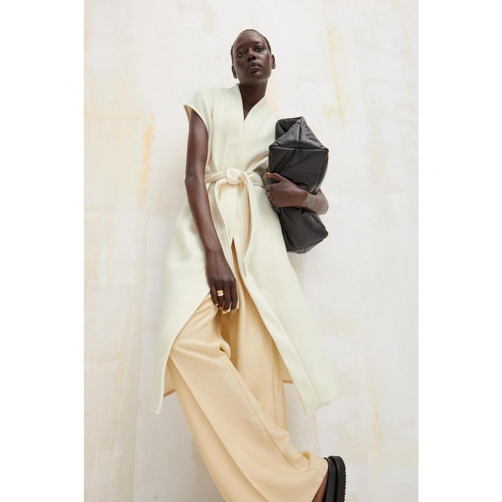 

Пальто без рукавов HM кремового цвета 0997398001