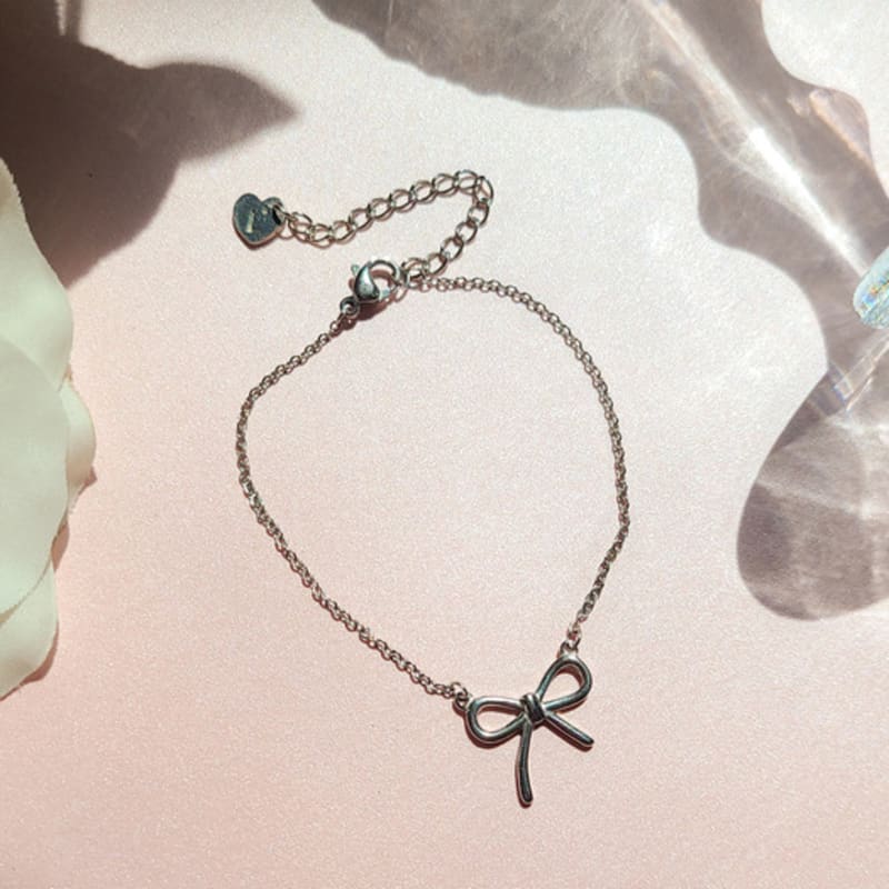 L’OMBRILLANT Simple Ribbon Surgical Bracelet