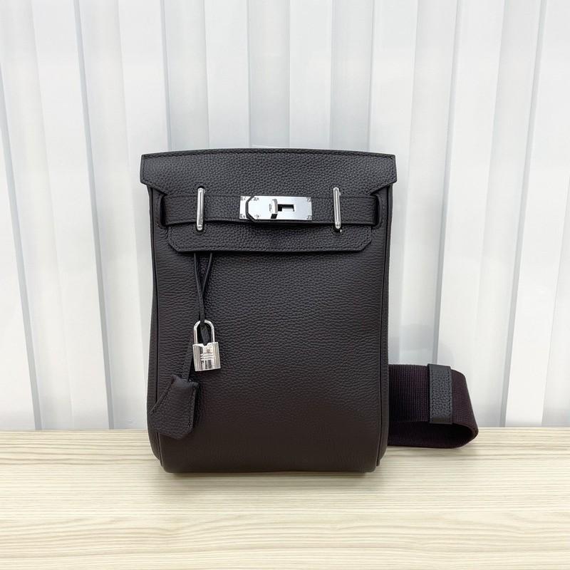 26 Neue erste Schicht Rindsleder Togo quadratische Schlüsselloch Brusttasche Unisex Leder Bauchtasche schräg über Körper tragbare Umhängetasche modisch Rücken