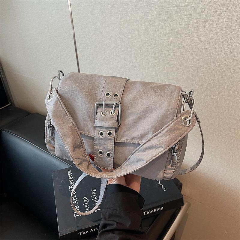 

Cloth bag women s autumn and winter versatile new messenger bag one shoulder underarm fashion small square bag серый