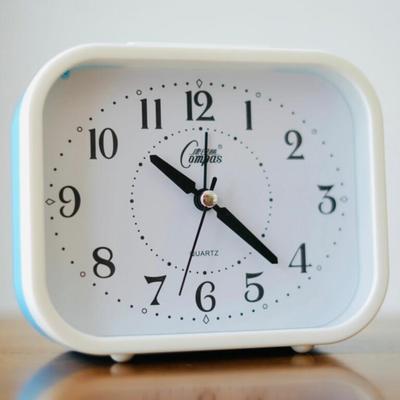 Despertador Silencioso para Idosos Usando Luzes Noturnas para Caracteres Grandes para Estudantes Relógios de Mesa para Quarto Simples Relógio de Mesa de Cabeceira