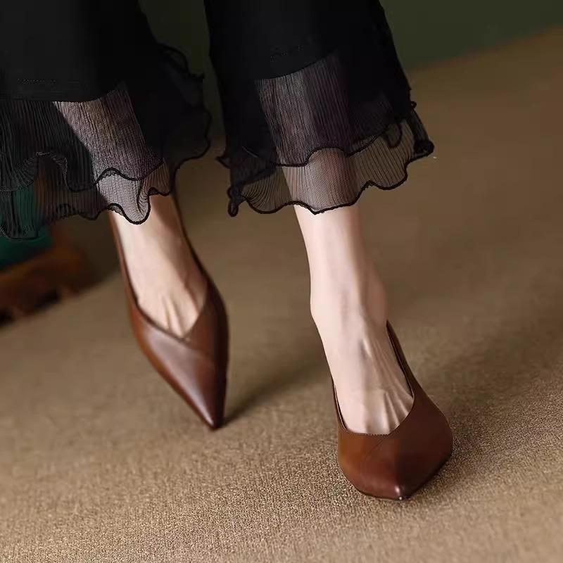 Fashion French Vintage Pointed Toe Shallow Heels Commuter Black Work Shoes Comfortable Versatile Stiletto Single