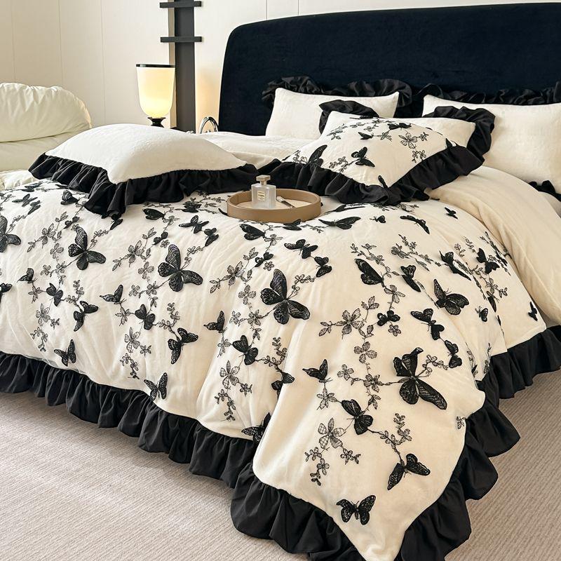 G5ZG5Z Korean Winter Velvet 4-Piece Set: Princess Style with Double-Sided Fleece and Lace Edging Quilt Cover.