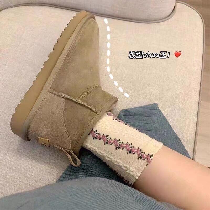 Snow Boots Women's Thickened and Velvet 2025 New Bread Shoes Winter Short Tube Non-slip Soft Sole Winter Snow Cotton