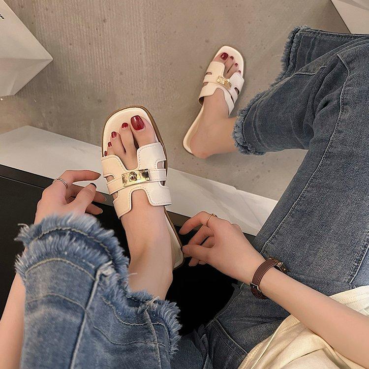 Spot Flat-bottomed Slippers Women's Outer Wear Summer 2025 New One-word Open-toe Lock Cool Slippers Women's Foreign Trade