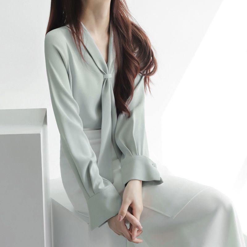 2025 Spring/Autumn Women's Chiffon Blouse: Elegant White Shirt with Flowing Ribbon for Professional and Interview Wear