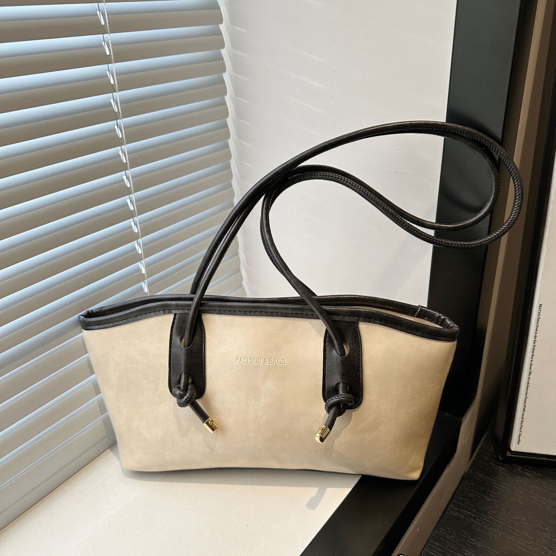 Large capacity retro women s bag commuter shoulder bag new portable tote bag