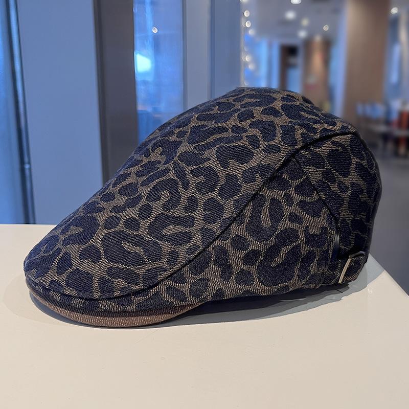 American retro new leopard print forward hat female spring and summer niche anti-wear beret show face small painter hat