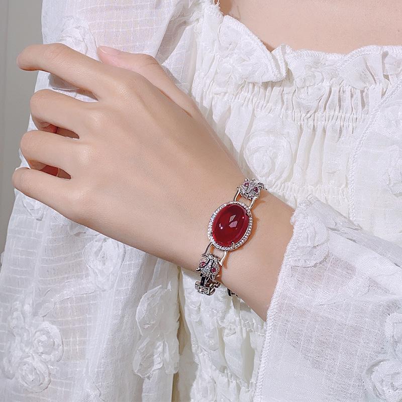 Smycken Smycken Smycken Armband Lätt Inlagd Dubbelt Leopards Huvud Röd Korund Premium Damklocka