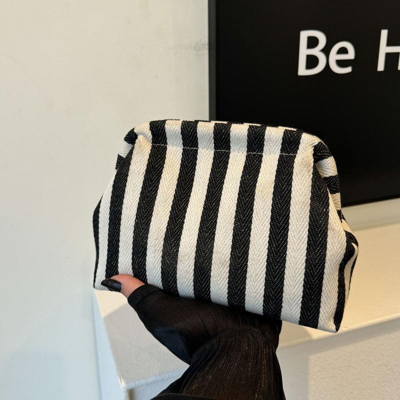 New Make Up Bag Summer Woven Crochet Purses Beach Clutch Handbags Hobo Casual Bag Ruched Cloud Purse for Women