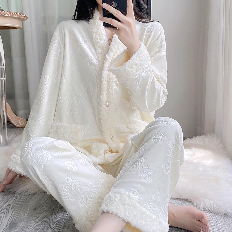 2025 Women's High-End Velvet Pajamas: Long Sleeve, Thick Double-Sided Fleece, Autumn/Winter, Little Fragrant Style.