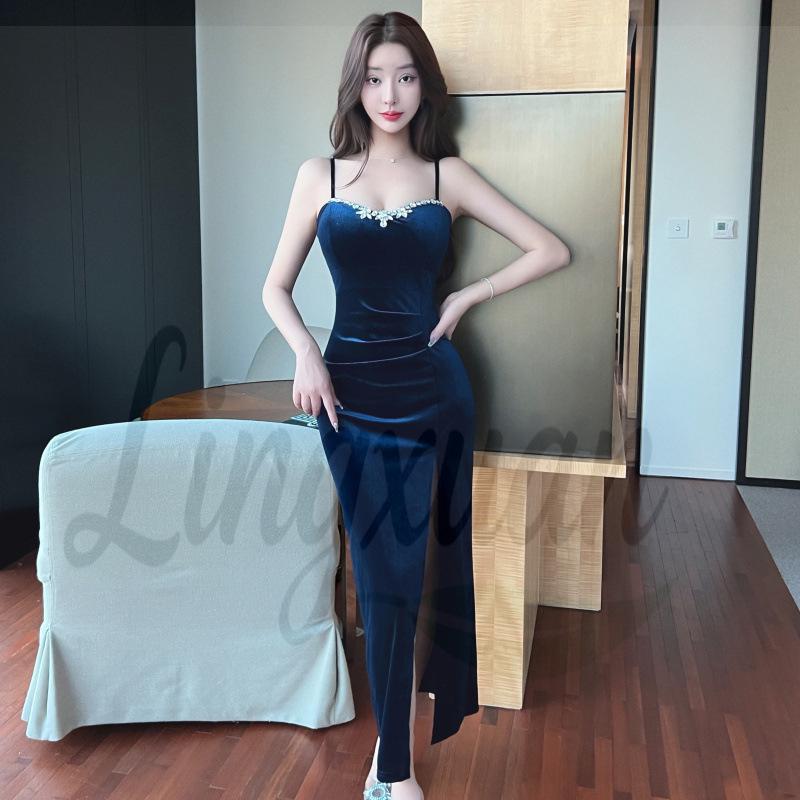 Gold Velvet Rhinestone Evening Gown for Women with Waist-Cinching Slim Fit and Split Strap Design
