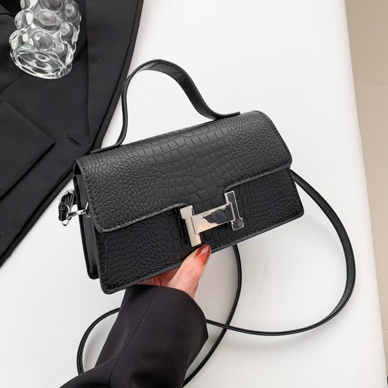 Зима 2023 Новая Повседневная Маленькая Сумка на Плечо Женская Сумка PU Уличная Мода Популярная Простая Сумка Кроссбоди чёрный