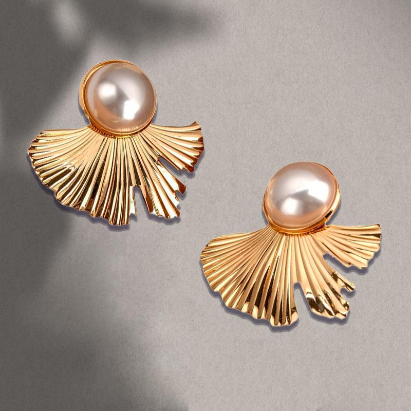 Spring and summer new design sense metal inlaid ginkgo biloba pearl earrings sex catwalk exaggerated jewelry