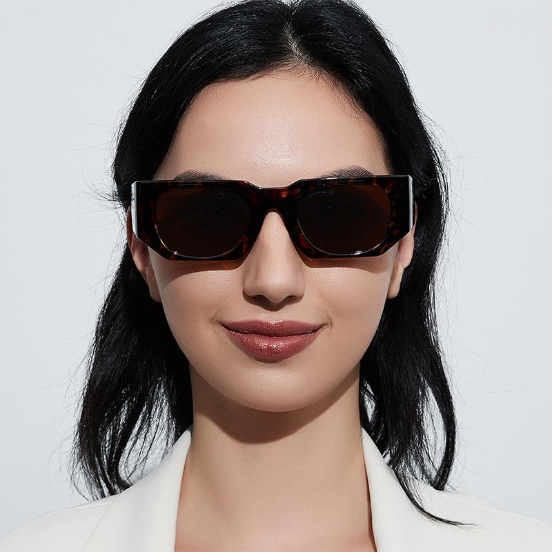 Thick Frame Square Sunglasses Women Vintage Trendy Fashion Brand Design Small Rectangular UV400 Shades