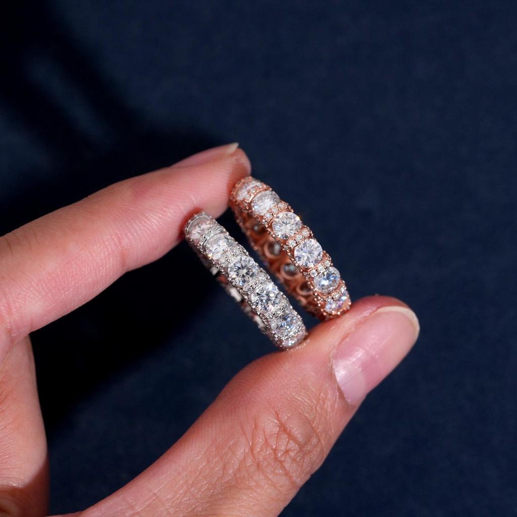 Elegant 4mm Round Moissanite Eternity Band in S925 Silver - Eye-Catching Commuter Style